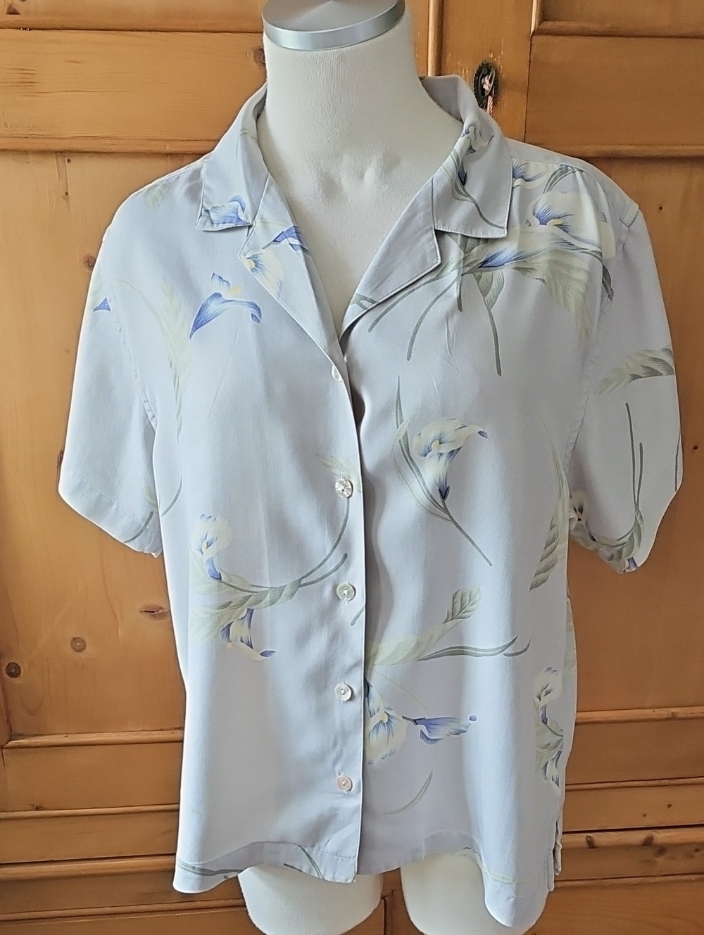 Tommy Bahama 100% Silk Floral Short Sleeve Buttondown Size L